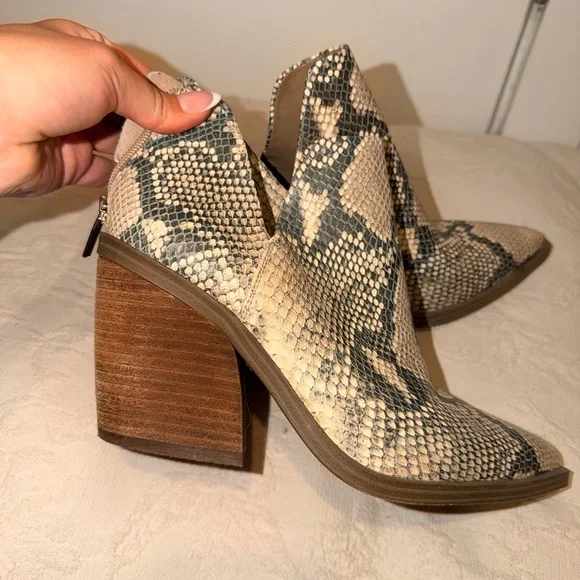 Vince Camuto Snake-Print Pointed Ankle Booties - Beige & Black - Picture 5 of 5